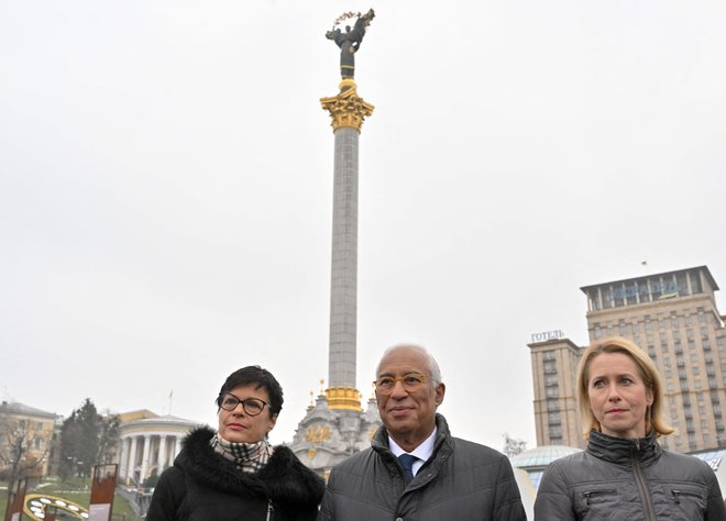 Marta Kos, Antonio Costa in Kaja Kallas na kijevskem Majdanu. FOTO: Sergei Supinsky/AFP