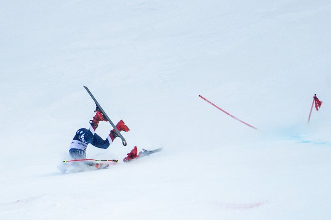 Vodilna zvezdnica belih strmin Mikaela Shiffrin je s hudim padcem predčasno sklenila veleslalomsko tekmo.

FOTO: Joseph Prezioso/AFP