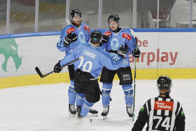 Hokejisti Olimpije so se veselilii druge zmage zapored. FOTO: Leon Vidic/Delo