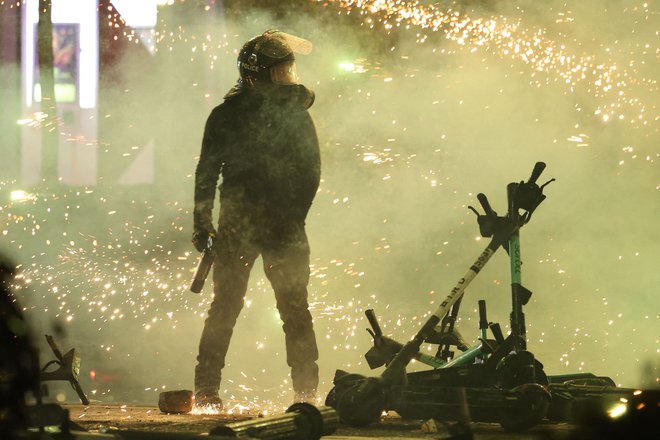 Proteste v Gruziji je povzročila premierova napoved, da bo vlada za štiri leta zamrznila približevanje Evropski uniji. FOTO: Giorgi Ardževanidze/AFP