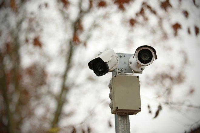 Na Tržaškem nameravajo z videonadzorom prispevati k večji varnosti prebivalcev. FOTO: Jure Eržen/Delo