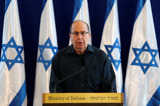 Moshe Yaalon leta 2016, ko je še bil izraleski minister za obrambo. FOTO: Amir Cohen/Reuters