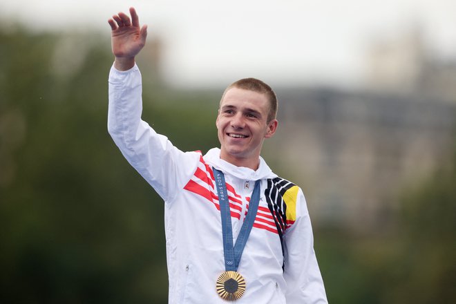 Takole se je veselil zlate olimpijske kolajne v Parizu. FOTO: Paul Childs/Reuters