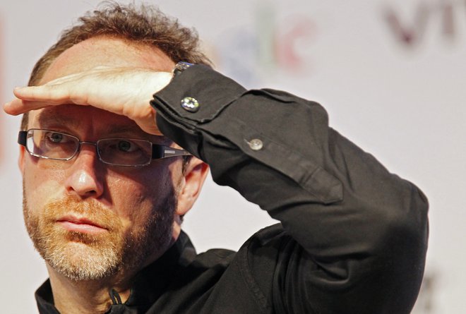 Wikipedia, ki jo je leta 2001 soustanovil Jimmy Wales, je letos do konca oktobra zabeležila težko predstavljivih 76 milijard obiskov FOTO: Stephane Mahe/Reuters