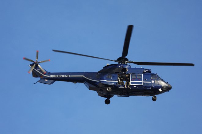 Po navedbah DPA je ruska ladja s signalnim orožjem streljala na vojaški helikopter, ki je bil na izvidniški misiji. Fotografija je simbolična. FOTO: Fabrizio Bensch/Reuters