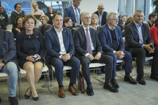 Posebno noto slovesnosti je ponudlla navzočnost ministrov Mateja Arčona in Matjaža Hana ter Franja Bobinca, predsednika Olimpijskega komiteja Slovenije. FOTOGRAFIJE: Jože Suhadolnik/Delo