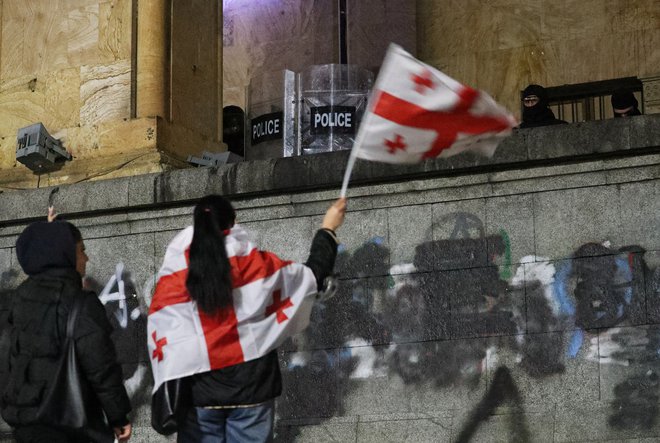 Gruzijci množično protestirajo že od leta 2023. FOTO: Irakli Gedenidze/Reuters