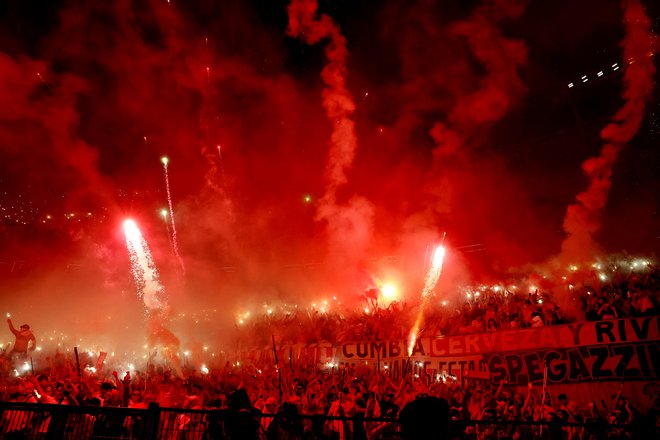 To je nepozabni prizor s tekme na štadionu Monumental. FOTO: Agustin Marcarian/Reuters