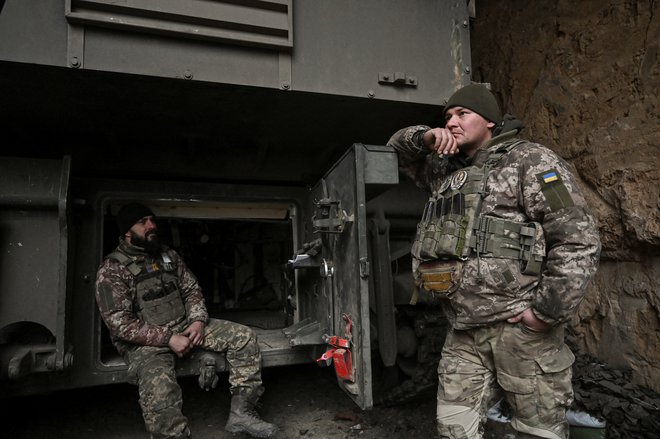 Z bojišč v zadnjem obdobju ne prihjajo najboljše novice za braniteljske sile. Foto Stringer Reuters