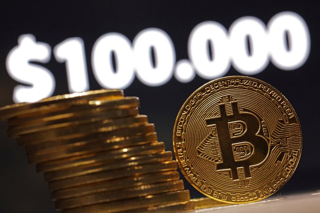 Nekateri strokovnjaki domnevajo, da bitcoin uporablja 10 odstotkov svetovnega prebivalstva. FOTO: Dado Ruvic/Reuters