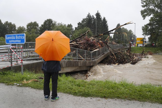 Lokalna informacija je danes podcenjena, a še vedno nujna in zelo iskana. FOTO: Leon Vidic/Delo