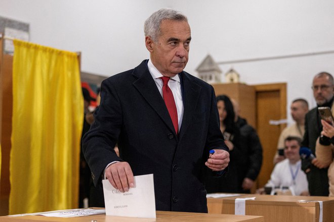 Georgescuju niso pripisali veliko možnosti pred volitvami, a se je njegova agresivna kampanija na družbenih omrežjih izplačala. FOTO: Alkis Konstantinidis/Reuters