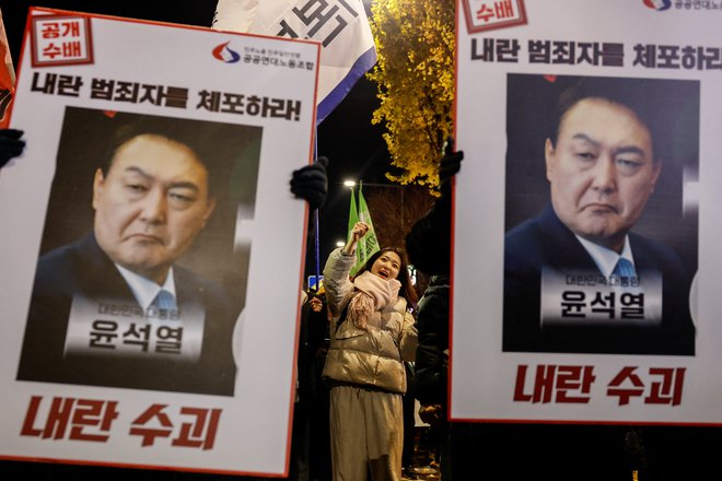 Razglasitviji izrednega stanja so sledili številni protesti. FOTO: Kim Kyung-hoon/Reuters