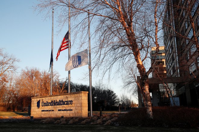 UnitedHealthcare »slovi« po tem, da vsako leto zavrne skoraj tretjino zahtevkov, kar je največ med vsemi zavarovalnicami v državi, poročajo ameriški mediji.  FOTO: Eric Miller/Reuters