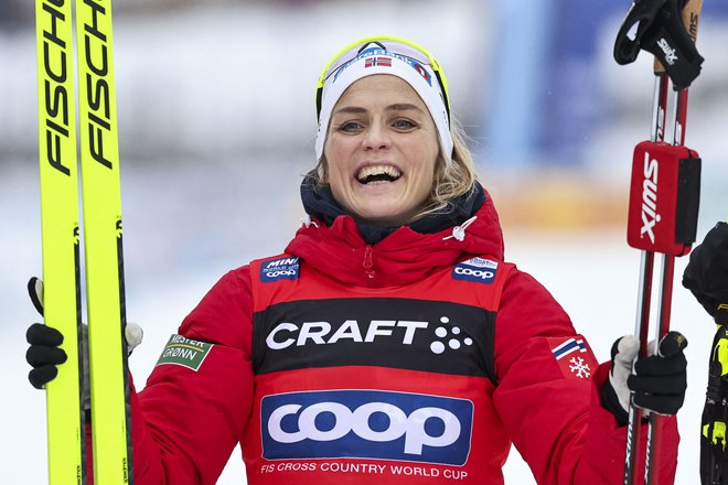 Norveška tekačica Therese Johaug se je po debelih dveh letih in pol spet veselila zmage. FOTO: Geir Olsen/AFP