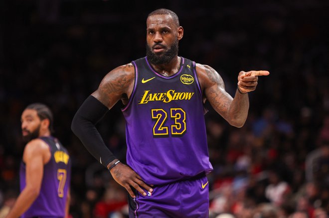 LeBron James po koncu tekme z Atlanto ni mogel biti zadovoljen. FOTO: Brett Davis/Reuters