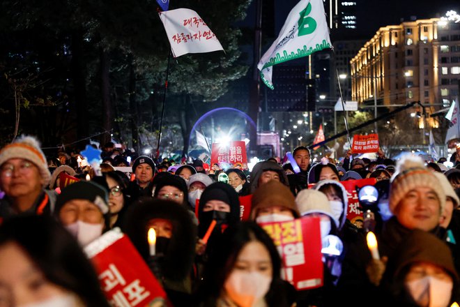 Vojno stanje, ki ga je razglasil predsednik, je trajalo le nekaj ur. FOTO: Kim Soo-hyeon/Reuters