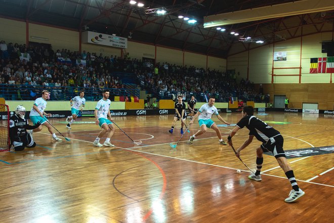 Florbol je hokej na ledu brez ledu. FOTO: Floorball zveza Slovenije