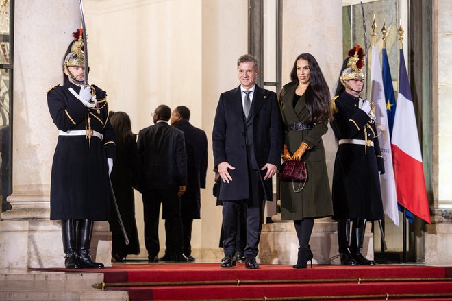 Robert Golob s partnerko Tino Gaber na slovesni otvoritvi znamenite pariške katedrale. FOTO: Žan Kolman/KPV

 