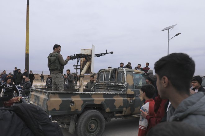 Kurdi branijo svoje ozemlje na severu Sirije. FOTO: Delil Souleiman/AFP