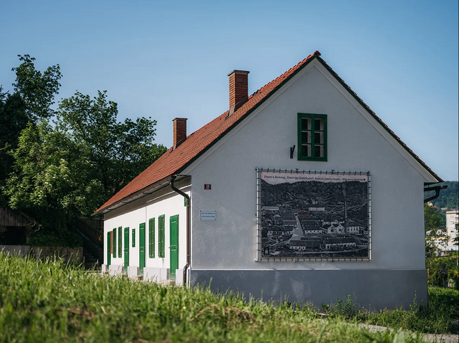 »Mlakar je bil zelo družbeno aktiven, delno tudi politično, lahko bi rekli, da so imeli neke vrste sindikat. Dosti se je boril za rudarske in delavske pravice. V njegovem stanovanju so se v 30. letih prejšnjega stoletja, ko je bil komunizem prepovedan, srečevali, sicer ne le zaradi komunizma. FOTO: Tic Hrastnik