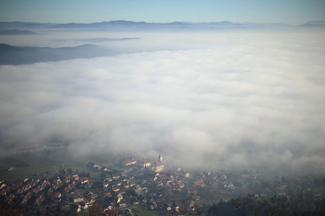 V prihodnjih dneh si nekaj jasnine lahko obetajo le na Primorskem, od četrtka popoldne pa bodo sončni žarki posijali tudi v notranjost Slovenije. (Slika je simbolična.) DELO: Foto: Jure Eržen/Delo