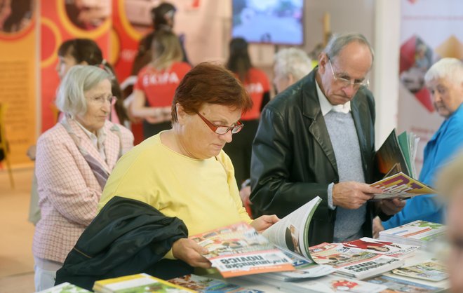 Rok za oddajo vloge za dodelitev zagotovljene vdovske pokojnine 748,27 evra je podaljšan do konca leta 2026. FOTO: Blaž Samec/Delo