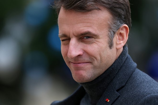 Samo nekaj dni je trajalo navidezno zatišje, ko se je Emmanuel Macron ukvarjal s prenovljeno katedralo Notre-Dame in gostil politične prijatelje od vsepovsod. FOTO: Kevin Coombs/Reuters