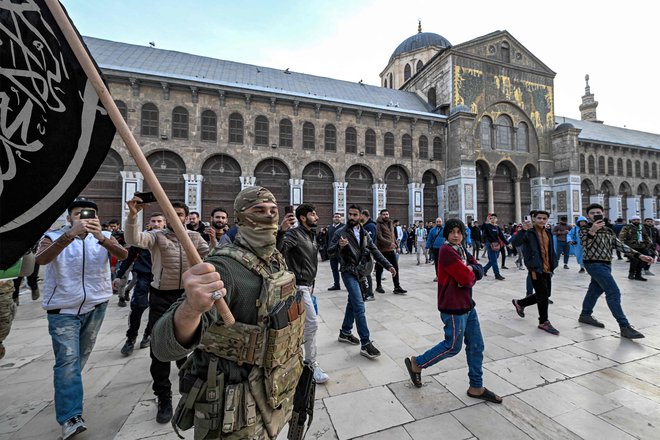 Islamisti praznujejo v Damasku. FOTO: Luai Bešara/AFP