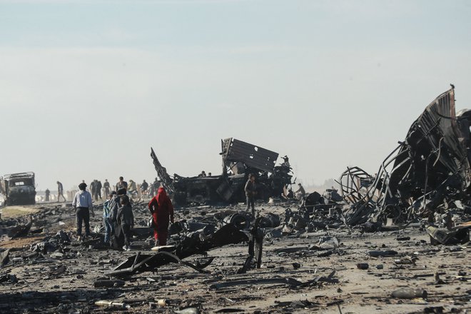 Po izraelskem bombardiranju vojašnice na kurdskem ozemlju. FOTO: Delil Sulejman/AFP