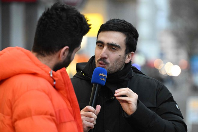 Diplomirani komunikolog iz Sirije dela v Nemčiji kot novinar, videoproducent in fotograf, poleg sirskega pa ima tudi nemško državljanstvo. FOTO: Ralf Hirschberger/Afp