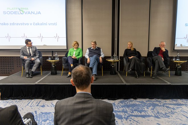 Platforma sodelovanja je sinoči organizirala javno tribuno na temo zdravstva, na kateri so iskali rešitve za izboljšanje dostopnosti in učinkovitosti slovenskega zdravstvenega sistema. FOTO: Voranc Vogel/Delo