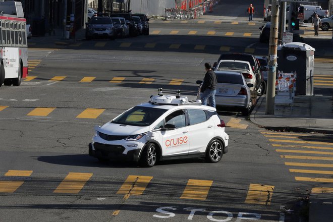 Takole je enota General Motorsa Cruise pred leti razvijala avtonomno vožnjo, zdaj pa jo bo povsem opustila. FOTO: Elijah Nouvelage/Reuters