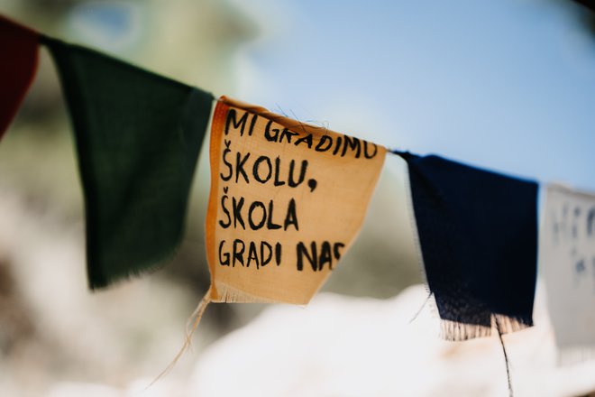 Eno od gesel festivala Šola družbene avtonomije je bilo: »Mi gradimo šolo, šola gradi nas.«

FOTO: BONKproduction/ISSA