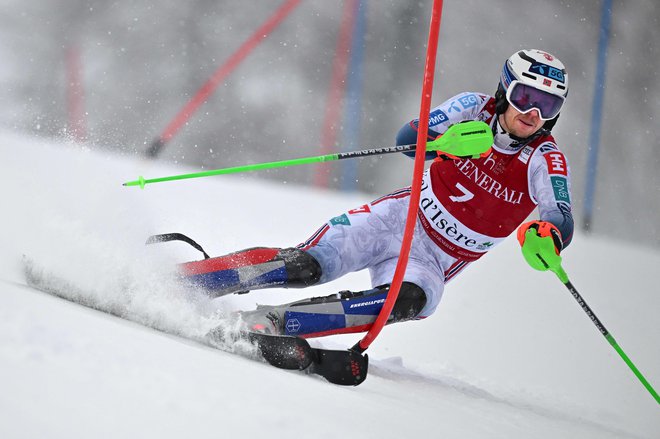 Norvežan Henrik Kristoffersen je najbolje opravil s slalomom v Val d'Iseru. FOTO: Jeff Pachoud/AFP