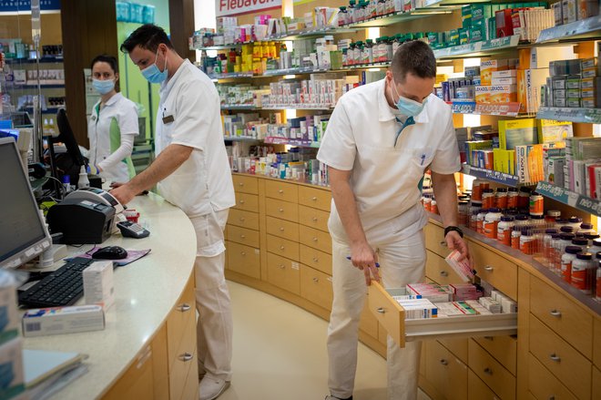 Poslanci koalicijskih strank Svoboda in Levica so s spremembo člena določili, da farmacevti ugovora vesti ne morejo več uveljavljati, kar so utemeljili z zaščito pravic ranljivejših skupin. FOTO: Voranc Vogel