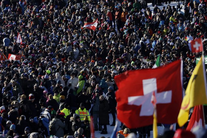 Ob progi in v ciljnem prostoru v Saalbach-Hinterglemmu se bo zbralo veliko domačih in tujih navijačev. FOTO: Leonhard Föger/Reuters