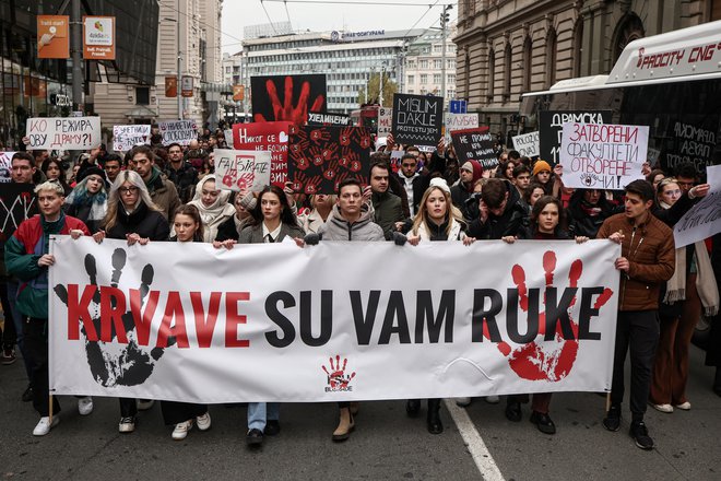 Študenti protestirajo. FOTO: Marko DjuricÅ/Reuters