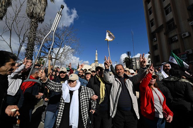 Konec vladavine dinastije Asad je večina Sircev pozdravila z globokim olajšanjem FOTO: Louai Beshara/Afp