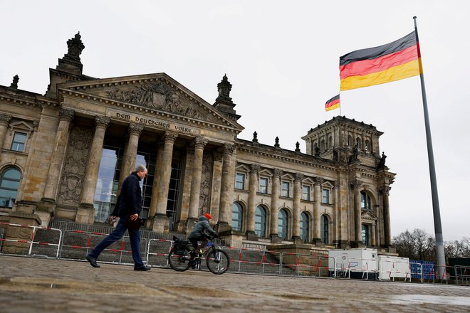 V Berlinu se zdravi mati Vladimirja Kara-Murze, ki je klicala reševalce, ker je sumila, da naj bi jo zastrupili. FOTO: Lisi Niesner/Reuters