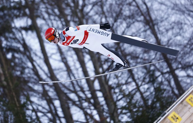 Manuel Fettner je minulo nedeljo v Titisee-Neustadtu poletel do šestega mesta. FOTO: Kacper Pempel/Reuters