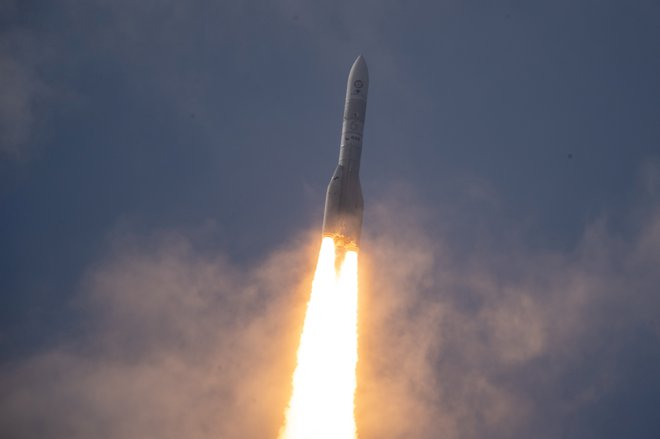 Mrežo Iris 2 bodo izstreljevali z evropskimi raketami, na sliki je ariane 6, ki je julija letos končno uspešno prestala krstni polet. FOTO: Esa/Manuel Pedoussaut/Reuters

 