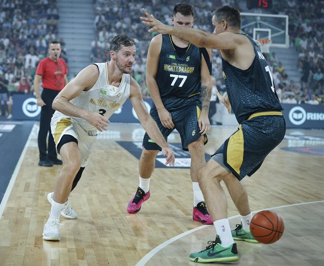 Na poslovilni tekmi je skupaj zbral številne zvezdnike. FOTO: Jože Suhadolnik