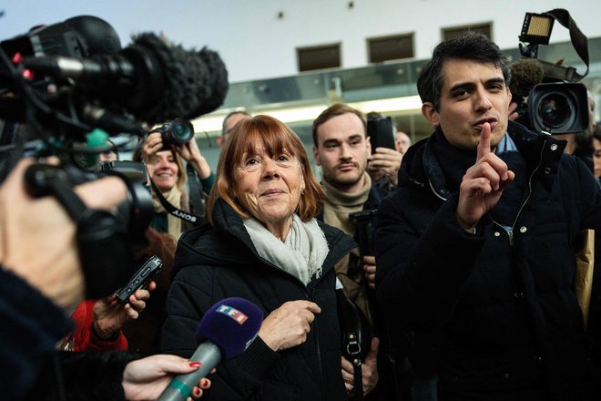 V sodnem procesu, ki je pretresel Francijo, je Gisèle Pelicot pokazala neverjetno osebno moč. FOTO: Clement Mahoudeau/AFP