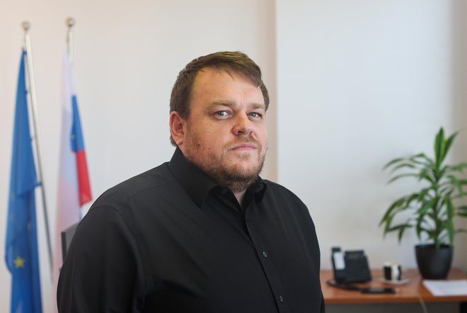 Kot so še zapisali, so tako minister Simon Maljevac kot strokovne službe ministrstva v tesnem stiku z vodstvom zavoda in skupaj iščejo rešitve za nastalo situacijo, da uporabnicam in uporabnikom zagotovijo dostojno mesto v skupnosti. FOTO: Matej Družnik/Delo