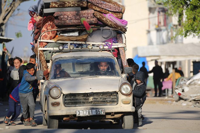 Izraelske oblasti v Gazi namerno ustvarjajo pogoje, s katerimi naj bi v celoti ali delno povzročili fizično uničenje tamkajšnjih prebivalcev. FOTO: Eyad Baba/AFP