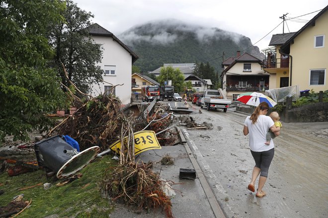 Intersec bo uvedel vmesnik za Upravo RS za zaščito in reševanje, ki bo pripravljala opozorila o naravnih in drugih nesrečah. FOTO: Leon Vidic/Delo