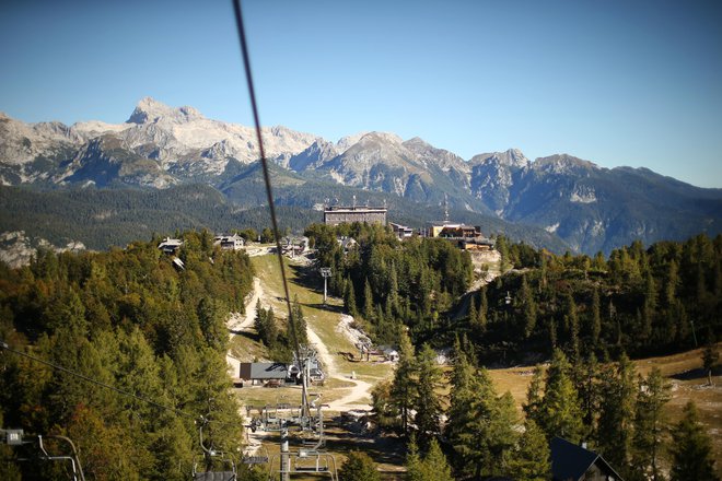 Z donacijami lazur in premazov bodo planinske koče še naprej gostoljubno sprejemale številne obiskovalce slovenskih gora. FOTO: Jure Eržen