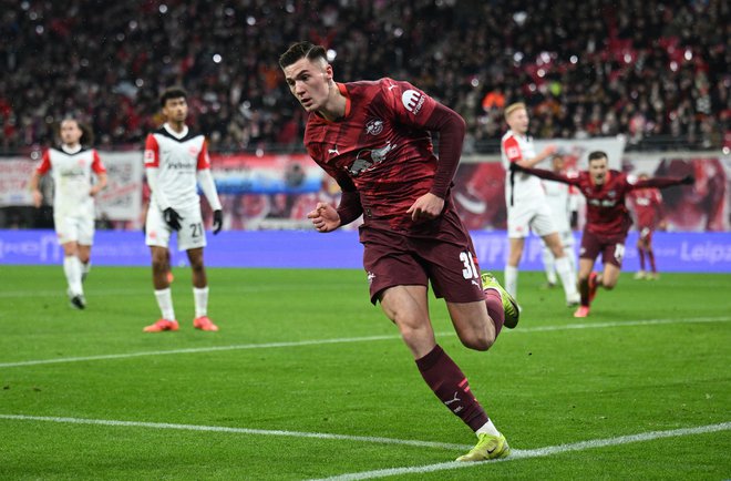 Po slabši jeseni je Benjamin Šeško znova začel zadevati, gol je dosegel tudi proti Bayernu, v bundesligi jih je doslej zbral šest. FOTO: Annegret Hilse/Reuters