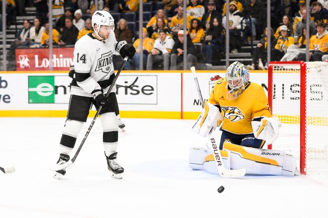 Justus Annunen (desno), finski vratar pri Nashville Predators, je zbral 22 obramb. FOTO: Steve Roberts/Usa Today Sports